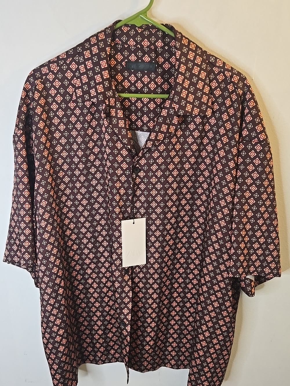 Zara Men's Short-Sleeve Button-Down Shirt in Burgundy Geometric Print